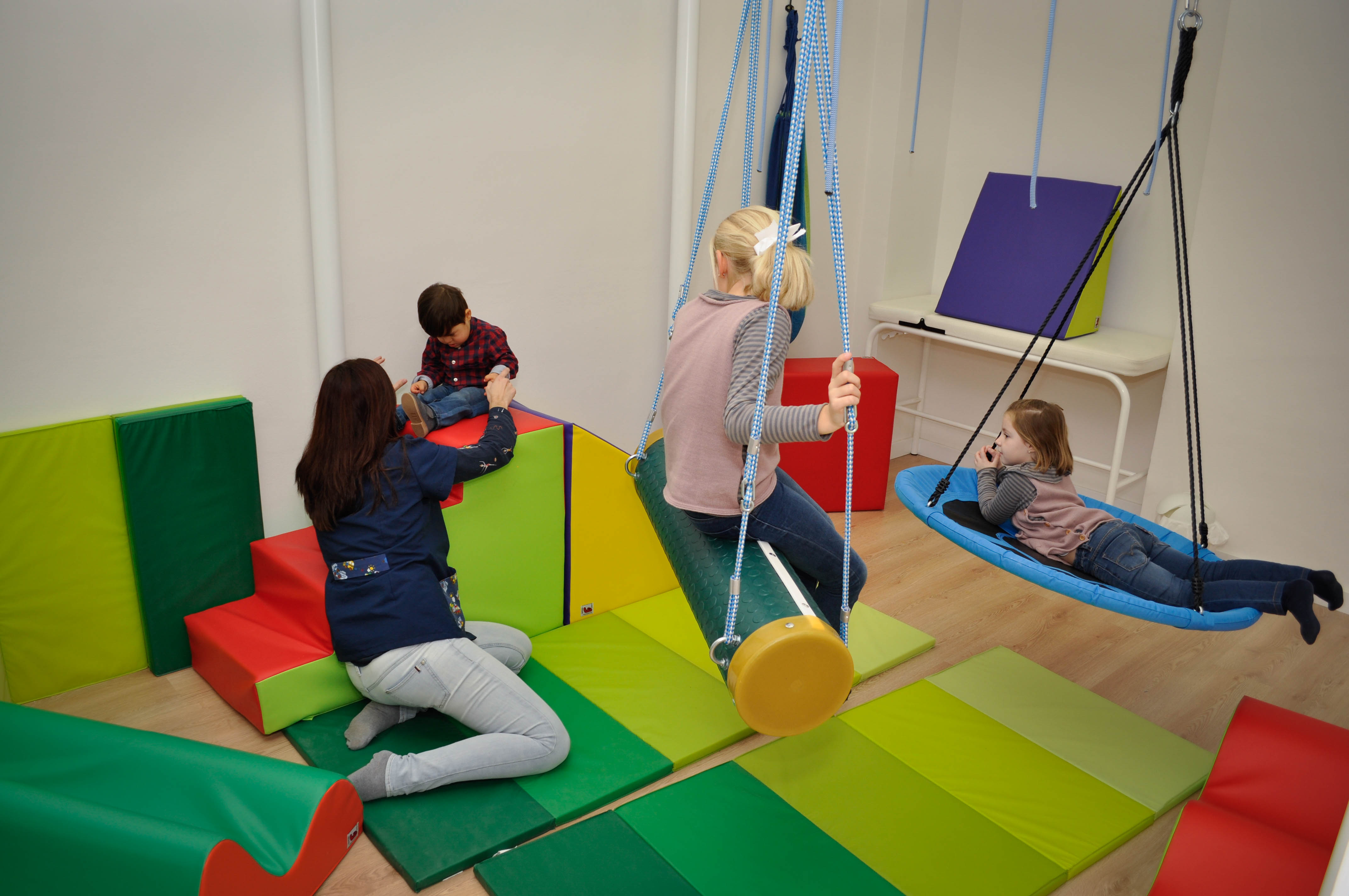 Terapeuta_junto_con_Pacientes Terapeuta_junto_con_Pacientes